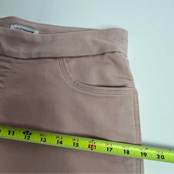 Liz Claiborne Amber Women’s Bermuda Shorts Sz 10 Blush Color Pockets Pull on - Picture 6 of 9